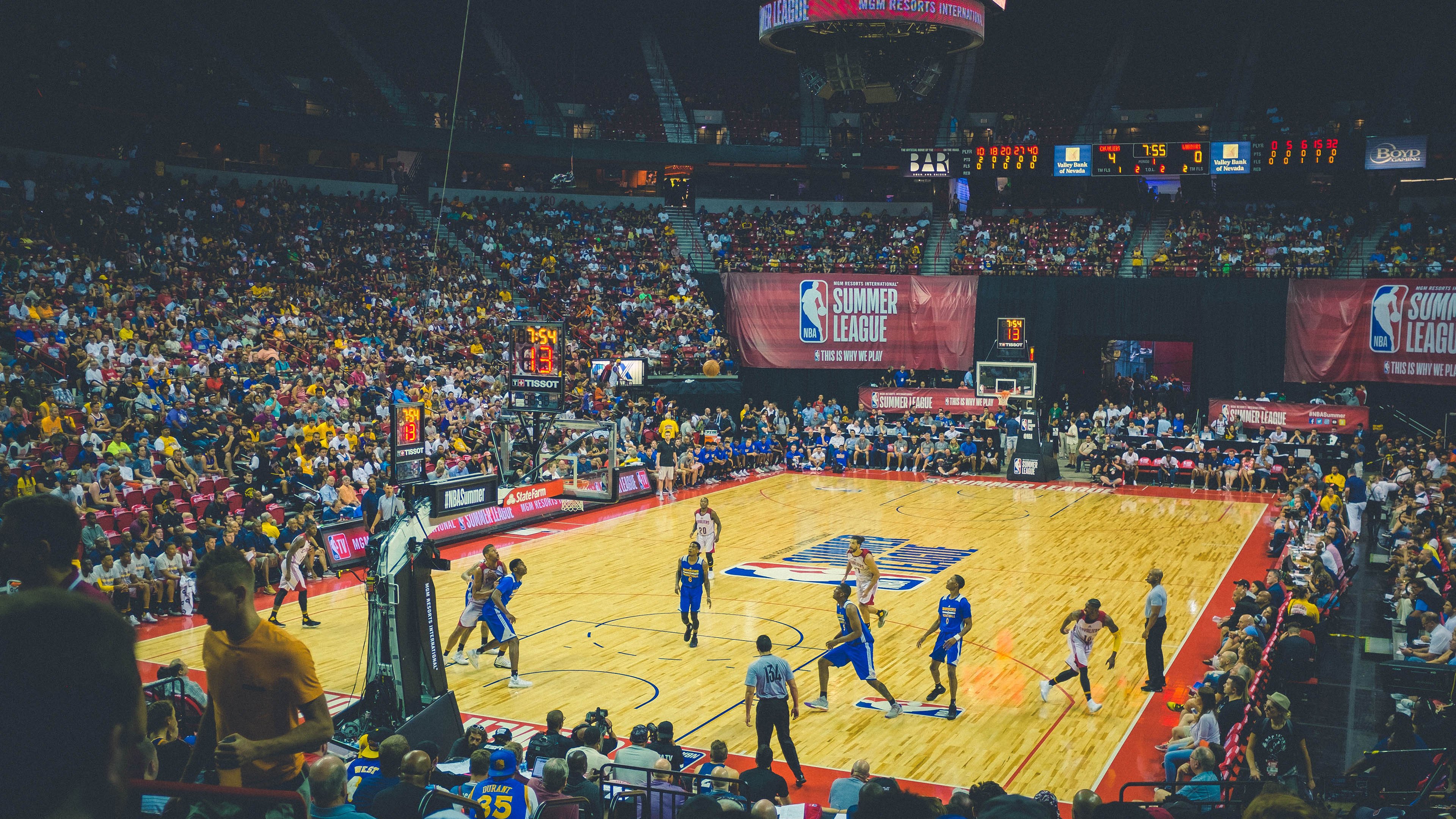 拜仁人盯人+区域混合防守成功遏制博卡进攻，拜仁b队